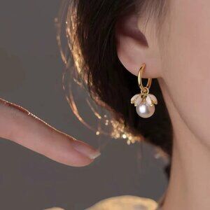 Elegant Gold and Pearl Drop Earrings